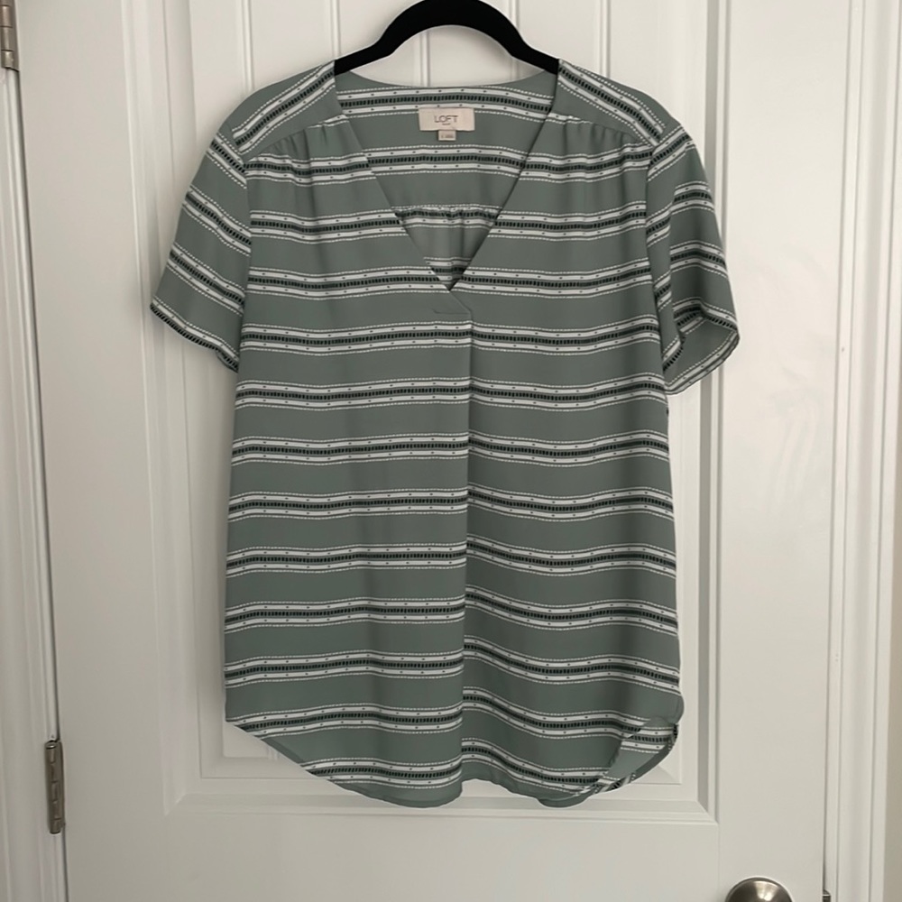 LOFT short sleeve flowy blouse